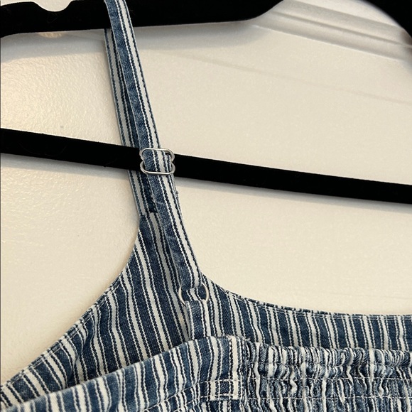 Levi’s Jaden Denim Cami - Picture 4 of 9